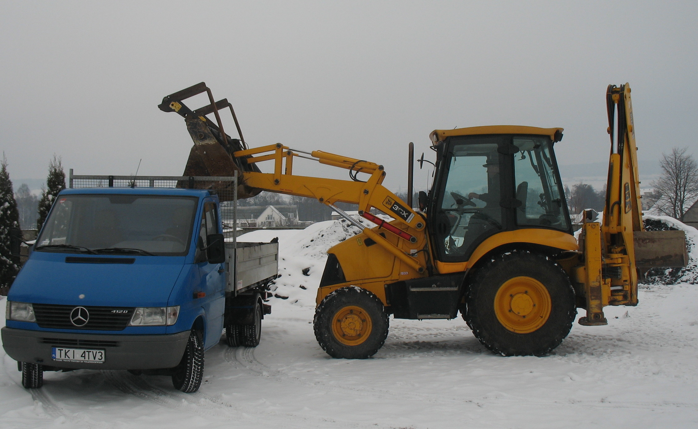 Usługi koparko-ładowarką i transportowe